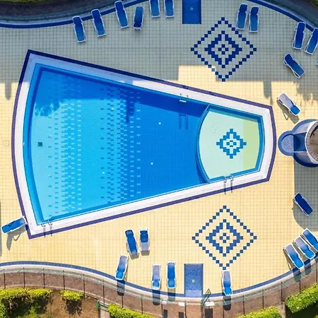Апартаменти The Perfect Place For Pool Lovers *